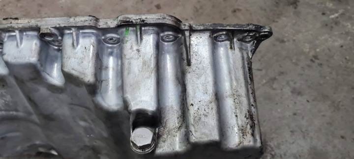 A4 B9 8W CARTER HUILES HUILEUX SUPPORT 2.0 TDI 04L103601S Q5 80A A5 8W