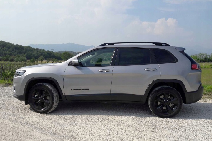 JEEP CHEROKEE V KL 18-23 MOULURE GARDE-BOUE GAUCHE ARRIÈRE ZESTAW+SPINKI 68315999AC