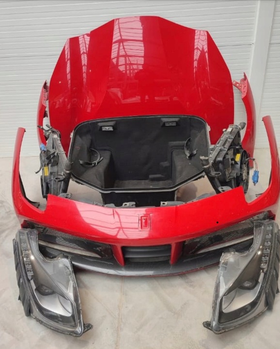 BAÑO FERRARI 488 GTB ALFORJA MALETERO 