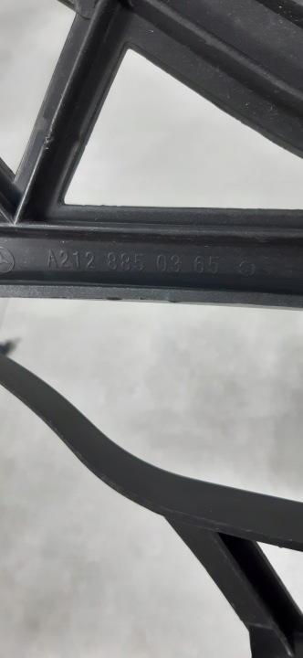 MERCEDES W212 AMG LIFT GLISSIÈRE PARE-CHOCS GAUCHE AVANT A2128850365