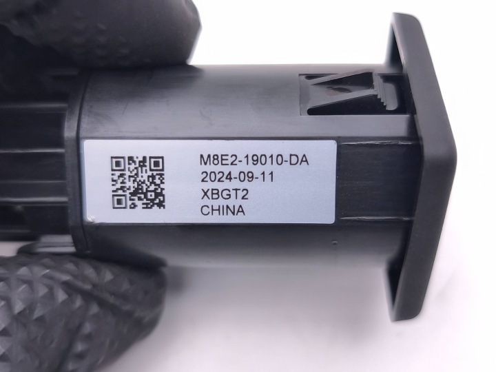 LAND ROVER RANGE ROVER SPORT L461 PRISE USB 2025 M8E219010DA