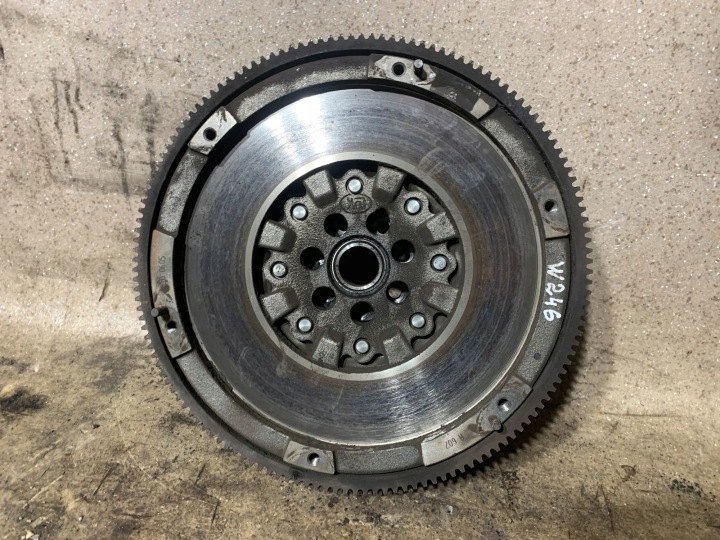 EMBRAYAGE BI-MASSE MERCEDES 1.5 CDI A6070300605