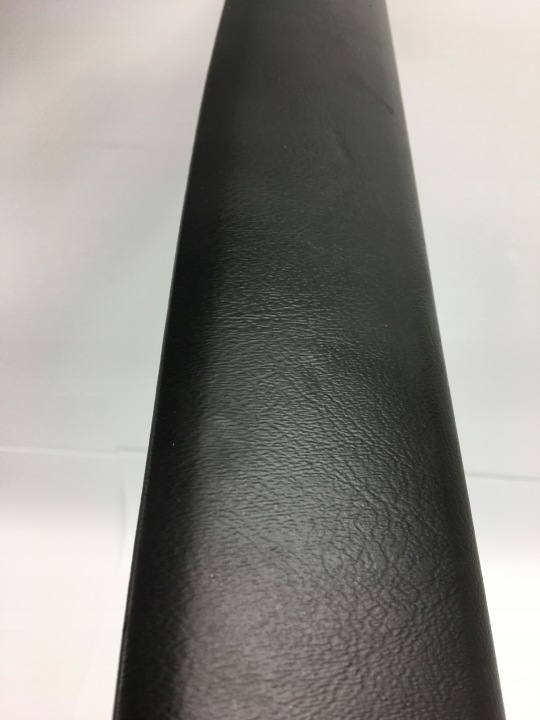 PLASTIQUE PROTECTION MONTANTS C COUVERCLES DE COFFRE MERCEDES W124 UNIVERSEL NOIRE 1246921189