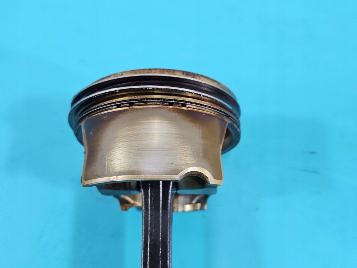 PISTON MERCEDES CLS II C218 W218 218 4,7 V8 278922 408KM