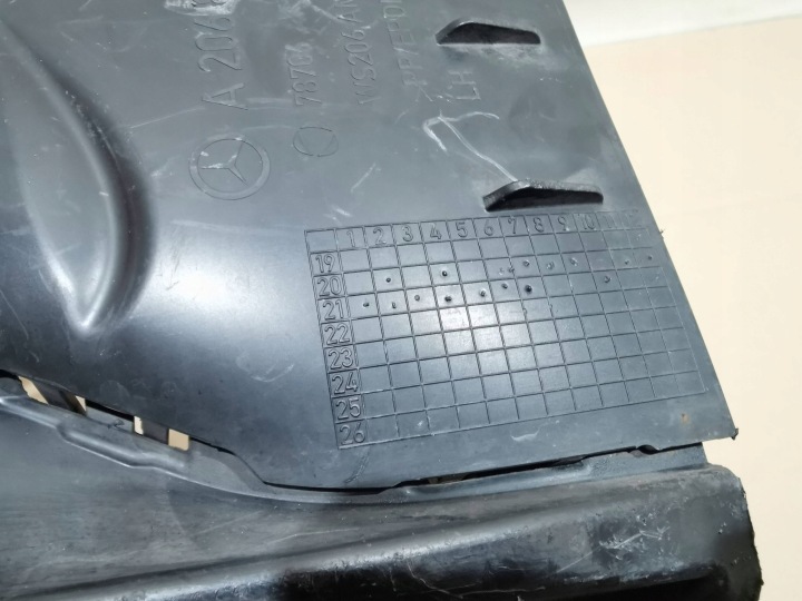 MERCEDES C-KLASA W206 AMG LINE A2068857301 GLISSIÈRE GAUCHE PARE-CHOCS AVANT