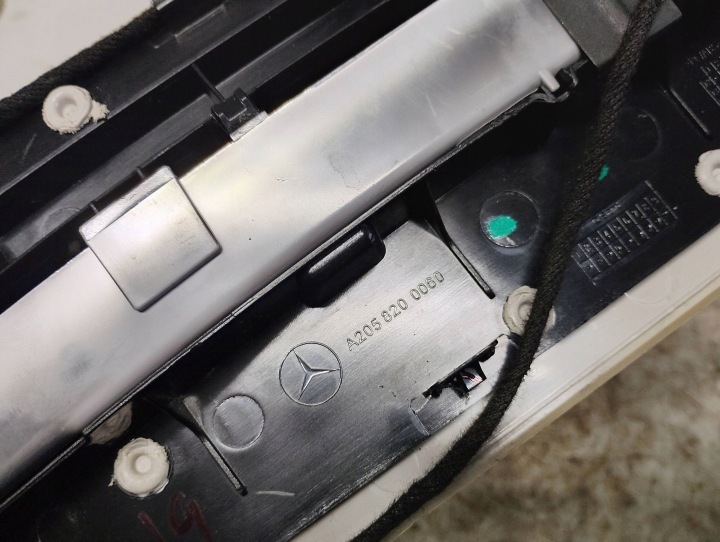 MERCEDES TROISIÈME LANTERNE STOP A2058200060 EUROPE