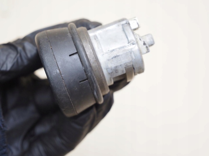 CONTACTEUR D'ALLUMAGE CLÉ SEMELLE BMW E39 LIFT (2000-2003) 1095820