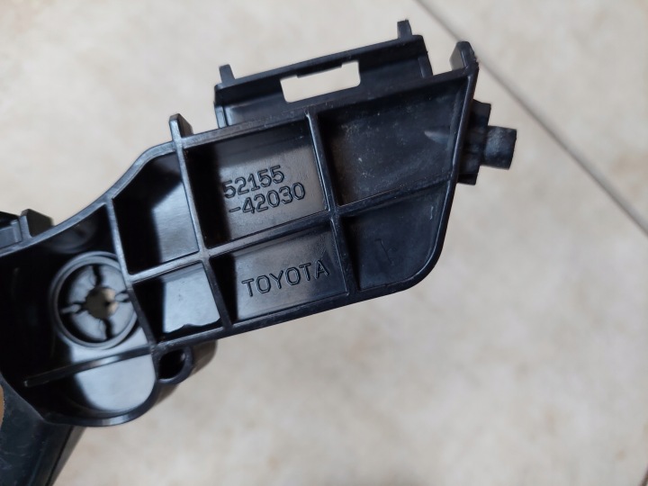 GLISSIÈRE PARE-CHOCS DROIT ARRIÈRE TOYOTA RAV4 IV 12-15