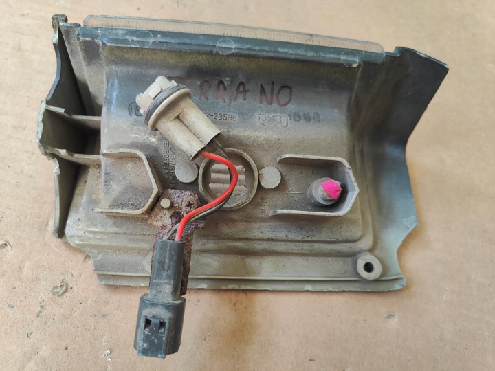 NISSAN TERRANO PATHFINDER AVANT CLIGNOTANT GAUCHE 21223598