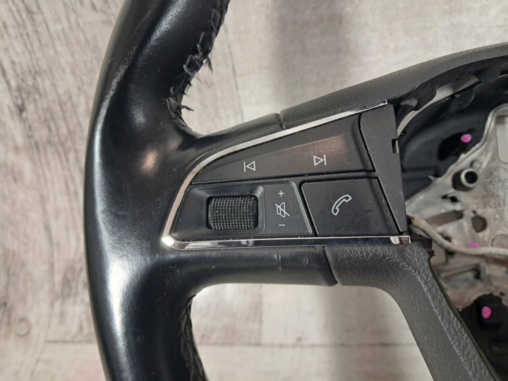 SEAT LEON III 5F VOLANT CUIR MULTIFONCTION 5F0419091L