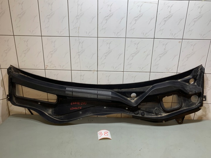 DOUBLURE DE PASSAGE DE ROUE MASERATI LEVANTE 670040250 ORIGINAL