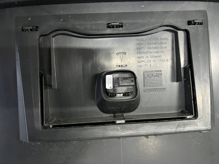TESLA MODÈLE Y 20- BAIGNOIRE NICHE COFFRE COFFRE AVANT AVANT