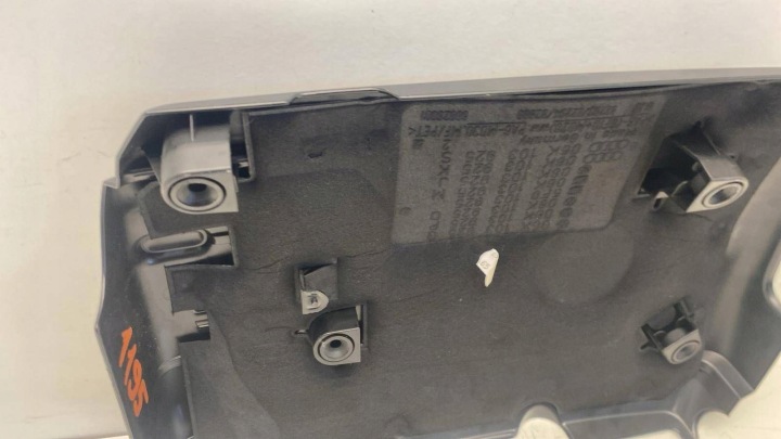 VW TSI COUVERCLE PROTECTION SUR MOTEUR 06K103925G