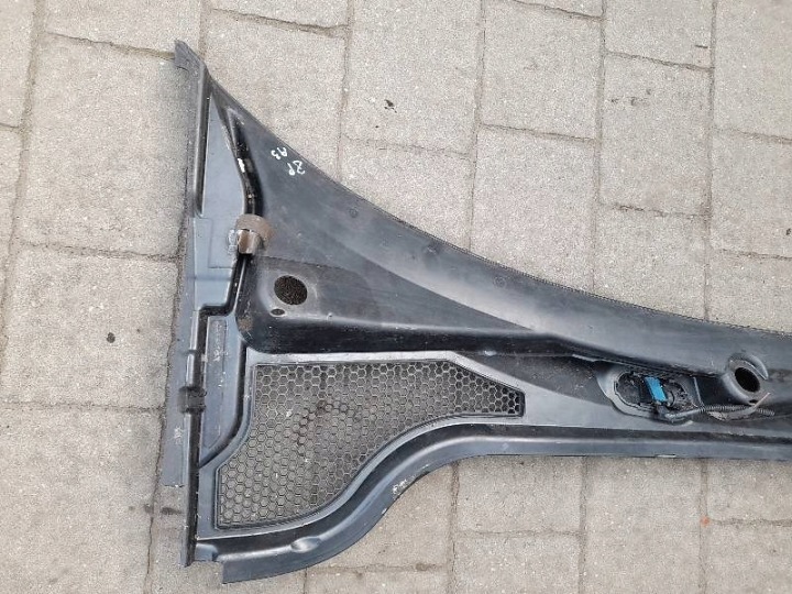 DOUBLURE DE PASSAGE DE ROUE 8P1819415C AUDI A3 8P