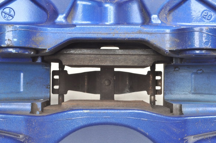 BMW F44 F40 2.0 ÉTRIER DE FREIN DE FREIN DROIT AVANT MODULE 6879854