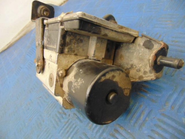 OPEL VECTRA C UNIVERSEL 1.9CDTI POMPE ABS 13509215AB