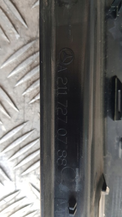 MERCEDES W211 GAUCHE AVANT PROTECTION A2117270788