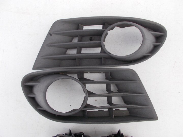 FEUX DE BROUILLARD GAUCHE DROIT GRILLE VW GOLF V PLUS 5M0 5M0853665C