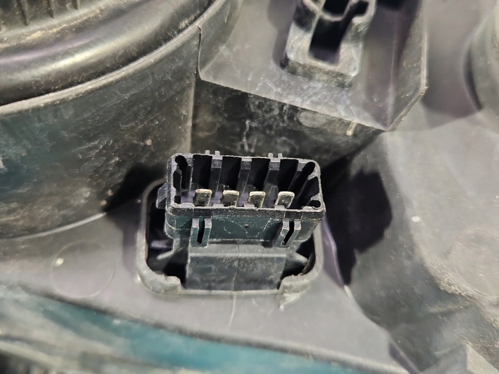 PROJECTEUR DROIT PHARE AVANT VOLVO V70 II 99-04 EUROPE