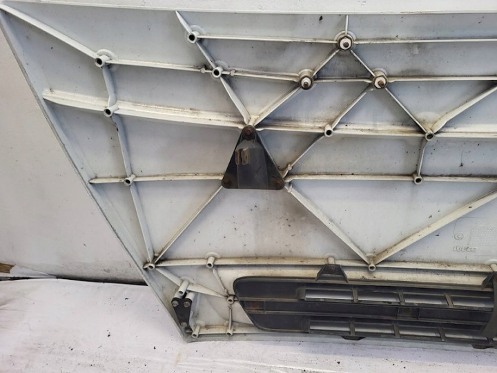 CAPOT COUVERCLES DE COFFRE CALANDRE GRILLE AVANT IVECO EUROCARGO 2 II MLL 120E25/P/ZF TECTOR