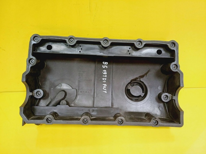 COUVERCLE DE SOUPAPES VW PASSAT B5 1.9 TDI CODE MOTEUR AUY 038103475M NR3