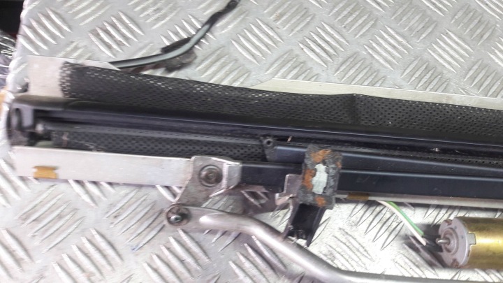 STORE ARRIÈRE VITRES MERCEDES CLK W209 A2098100020