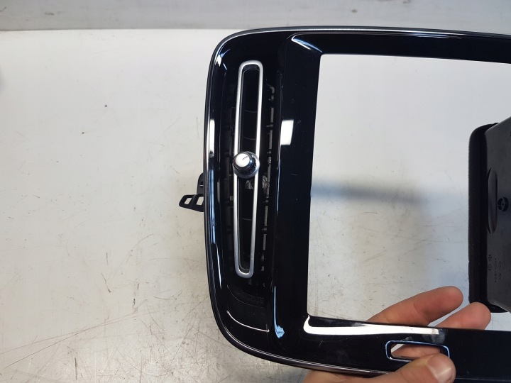 VOLVO XC40 CADRE D'AFFICHAGE 31442627