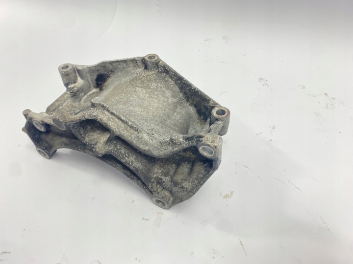 POIGNÉE FIXATION ALTERNATEUR MERCEDES W124 M111 E200 E220 220E 1111550135