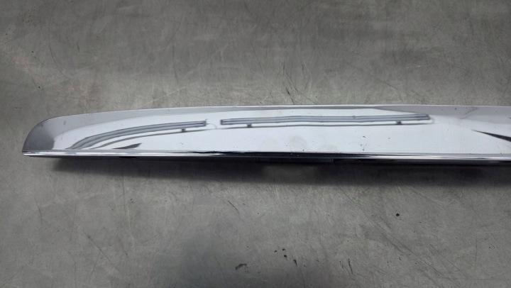 MERCEDES W169 CACHE MOULURE COUVERCLES DE COFFRE CHROME SERRURE CONTACTEUR EN TRÈS BON ÉTAT 7173