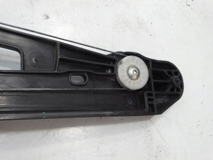 MÉCANISME PETIT MOTEUR VITRES GAUCHE AVANT PEUGEOT 5008 II 23R. 9840196980