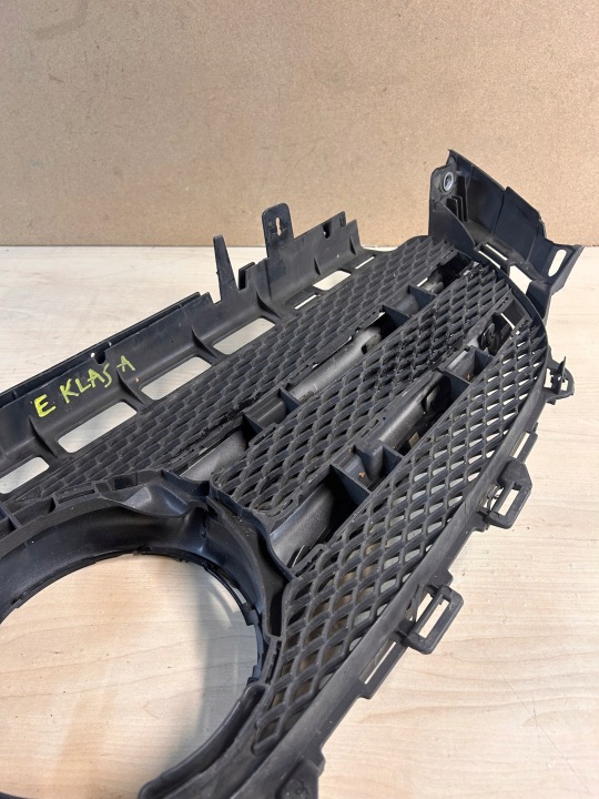 MERCEDES E-KLASA W213 A21388801 GRILLE CALANDRE