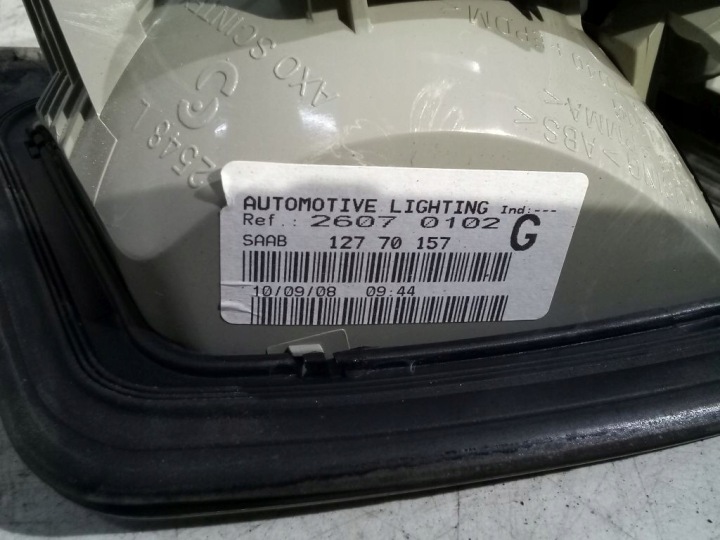SAAB 93 II LIFT BERLINE PHARE GAUCHE ARRIÈRE ARRIÈRE DANS COUVERCLE DE COFFRE 12770158
