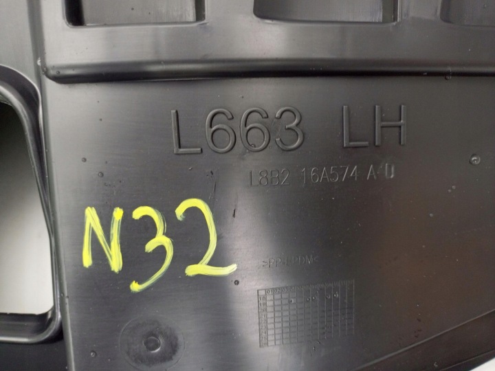 LAND ROVER DEFENDER L663 2019- PASSAGE DE ROUE GAUCHE AVANT L8B2-16A574-A