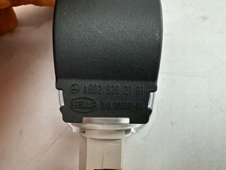 MERCEDES-BENZ EQC 2022 AMPOULE BOÎTE À GANTS
