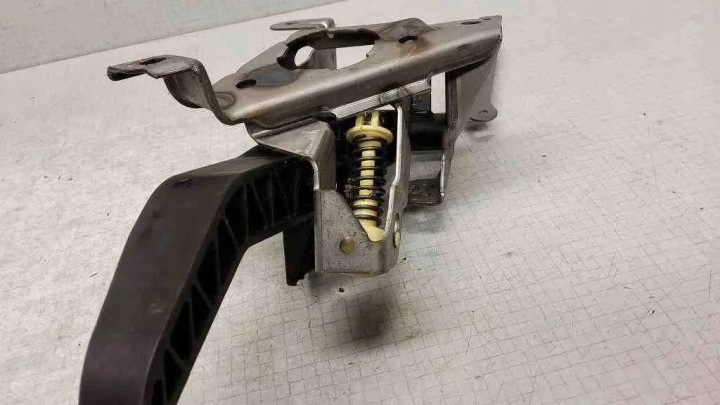 PÉDALE ADHÉRENCE BV61-7B633-GE FORD FOCUS MK3