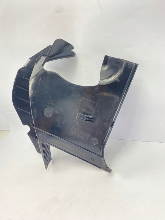 PROTECTION GAUCHE PRÈS NOGACH CONDUCTEUR MARCHEPIED MERCEDES W124 COULEUR GRISE 1246880106