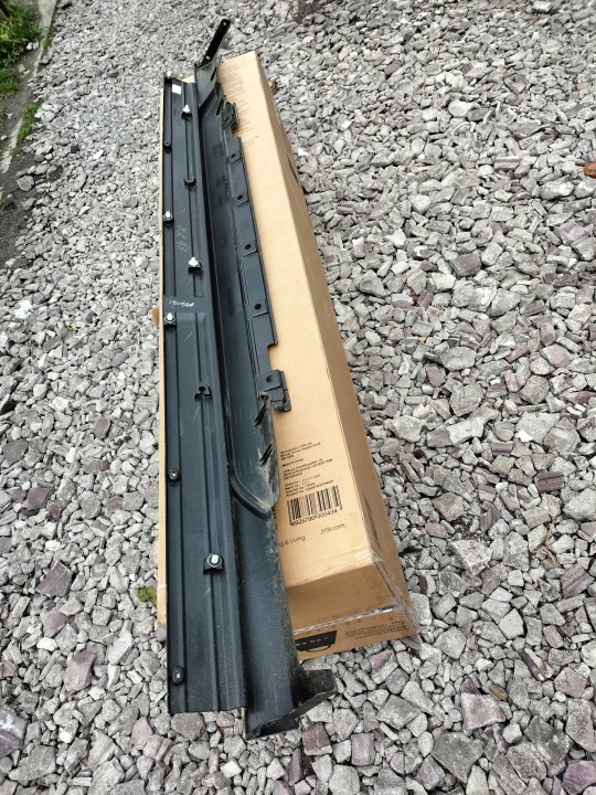 SUZUKI VITARA MOULURE SEUIL GAUCHE 7724058V0 (SZCZECIN-GORZOW- POZNAŃ 5624