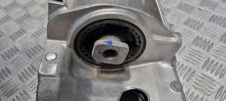 BMW X1 U11 FIXATION POUTRE SUPPORT MOTEUR ARRIÈRE ARRIÈRE 8842576 9796428