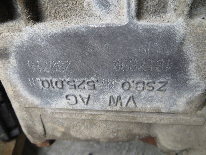 AUDI Q3 8U 2.0D PONT ARRIÈRE ARRIÈRE 0AY525010N