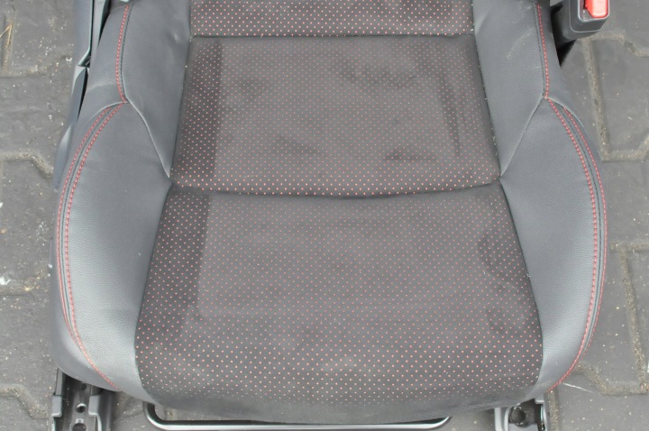TOYOTA YARIS IV JOINT INTÉRIEUR SIÈGES BANQUETTE ARRIÈRE CARDAN CUIR GR ANGLAIS
