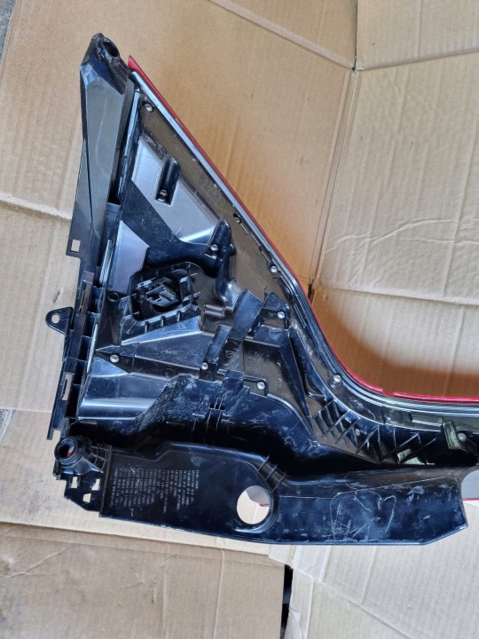 VOLVO XC60 II PHARE DROITE ARRIÈRE ARRIÈRE LED 31655359