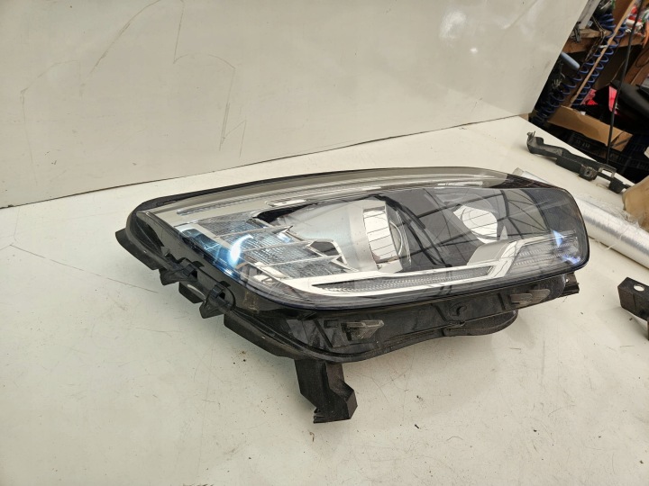 PHARE DROITE RENAULT SCENIC 4 IV 260100943R