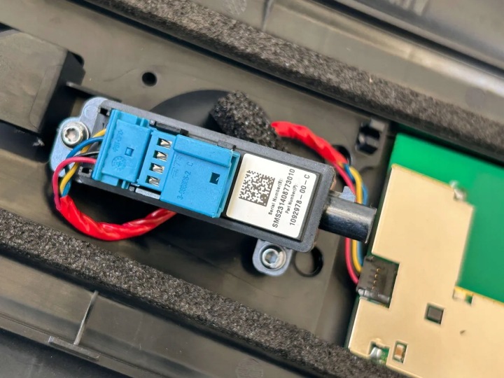 TESLA MODÈLE 3 PROTECTION PORTES MONTANTS DROITE CAMÉRA
