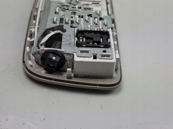 AMPOULE PLAFONNIERS ARRIÈRE MERCEDES-BENZ E W212 A2128205001