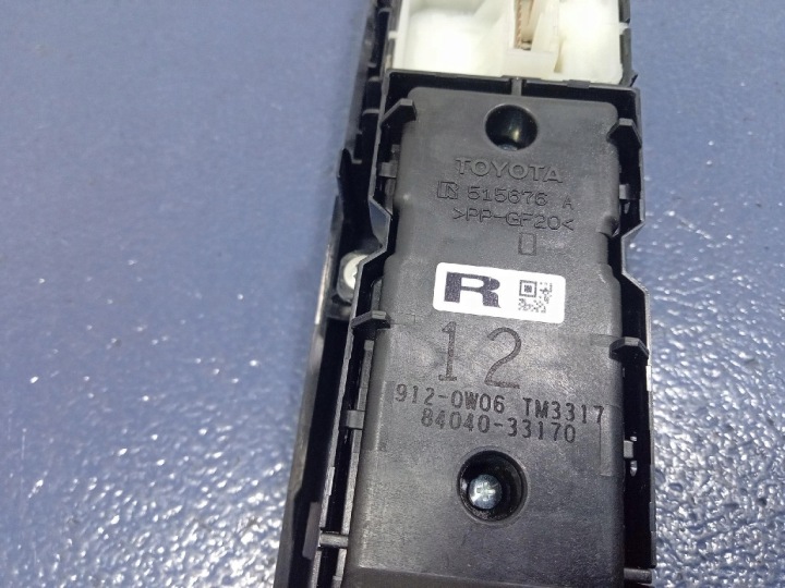 TOYOTA CAMRY VIII VX70 COMMUTATEUR VITRE GAUCHE AVANT 84040-33170