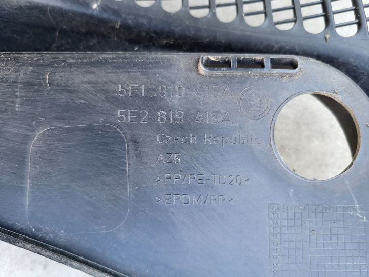 SKODA OCTAVIA III 15R DOUBLURE DE PASSAGE DE ROUE GAUCHE DROIT ENSEMBLE EUROPE
