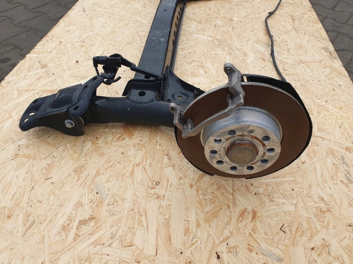 GOLF 8 VIII LEON IV 5FA ARRIÈRE SUSPENSION COMPLET POUTRE AXE 2024R COMME NEUF