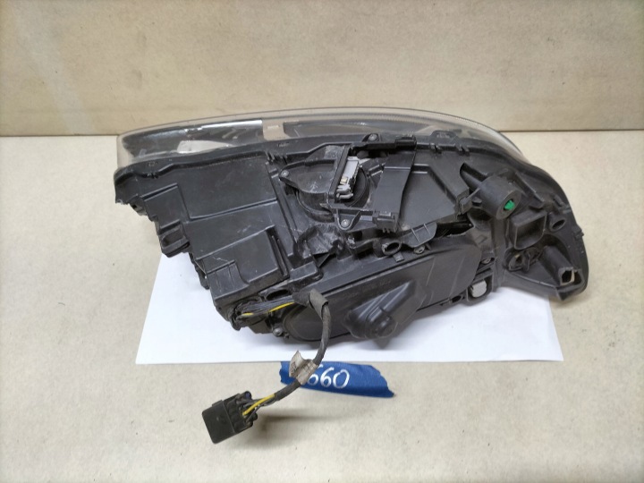 VOLVO S60 BI-XENON PROJECTEUR GAUCHE 31420261 (SZCZECIN-GORZOW- POZNAŃ 4660