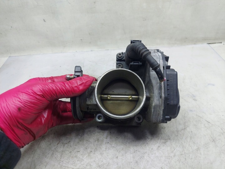 PAPILLON DES GAZ 058133063Q AUDI A6 C5 1.8