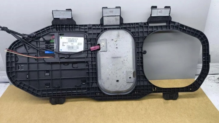AMPLIFICATEUR D'ANTENNE MERCEDES-BENZ R (W251, V251) A2518202275 3.0L DIESEL